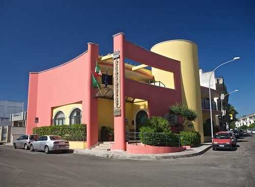 Lo Scacciapensieri Hotel & Restaurant Monteroni di Lecce Kültér fotó