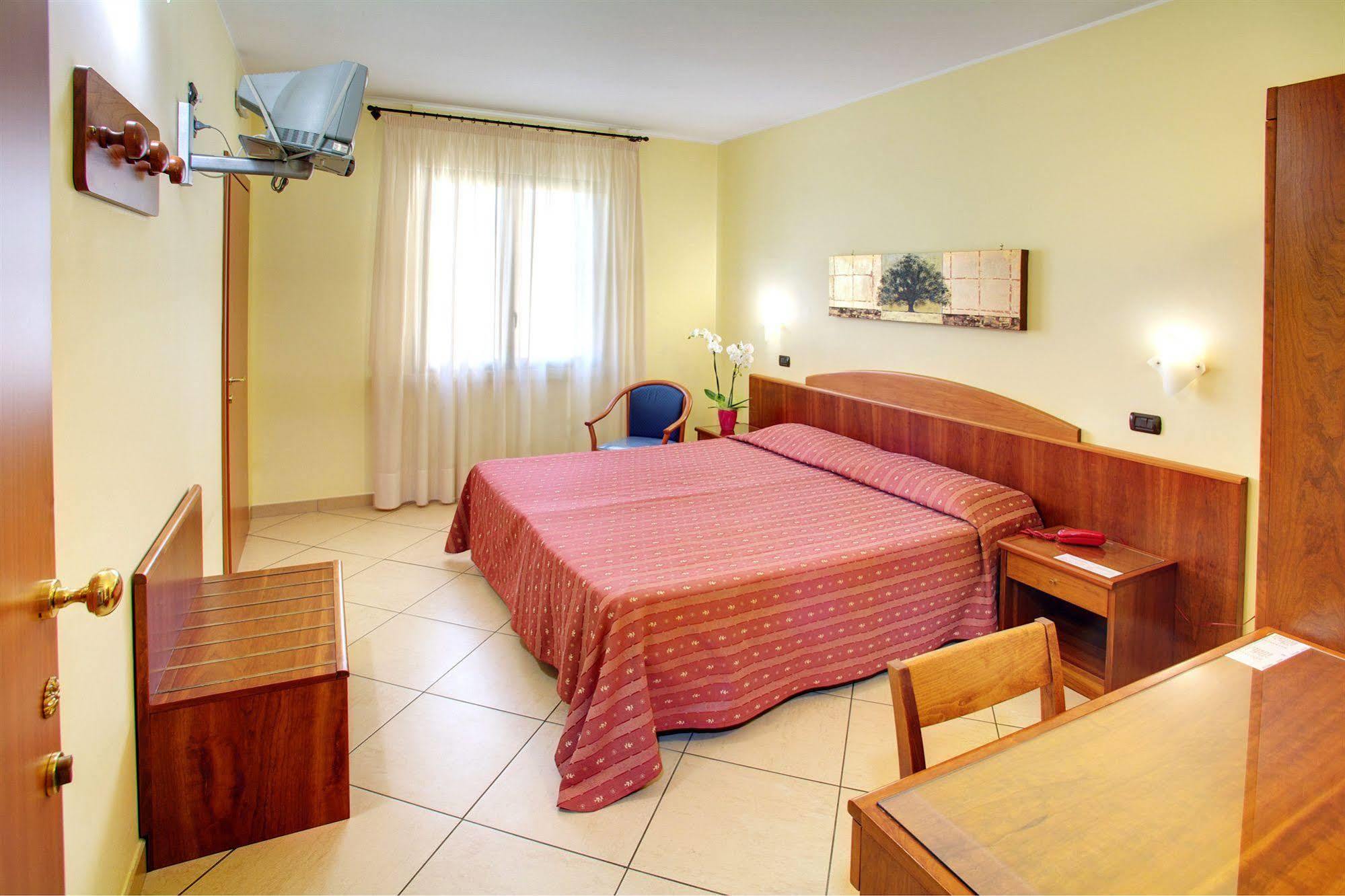 Lo Scacciapensieri Hotel & Restaurant Monteroni di Lecce Kültér fotó