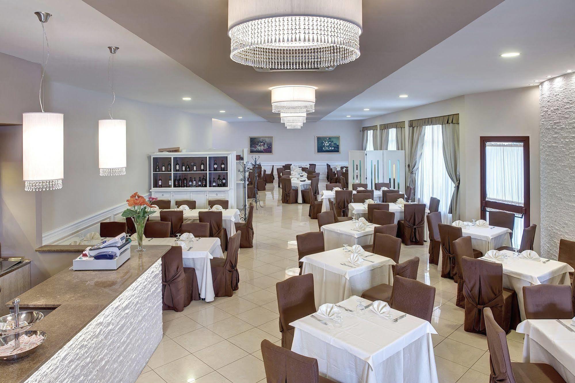Lo Scacciapensieri Hotel & Restaurant Monteroni di Lecce Kültér fotó