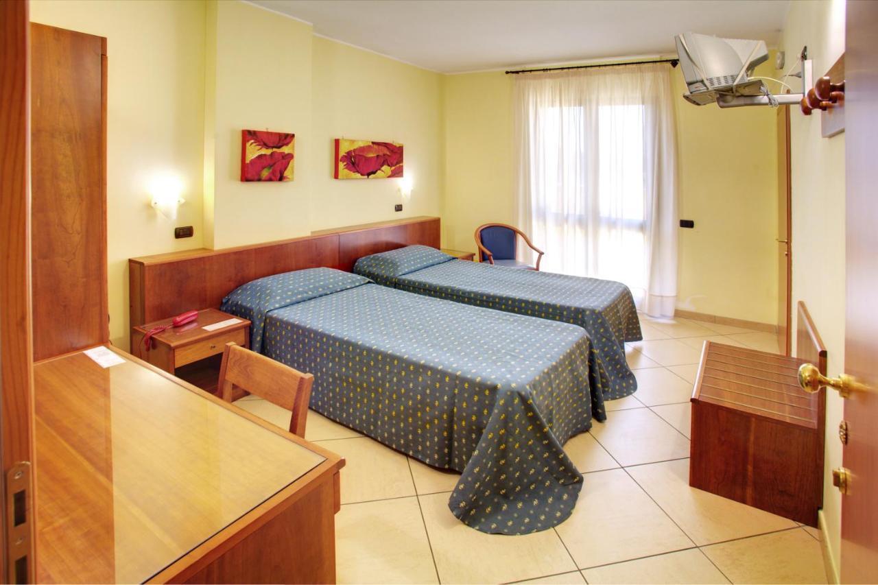 Lo Scacciapensieri Hotel & Restaurant Monteroni di Lecce Szoba fotó